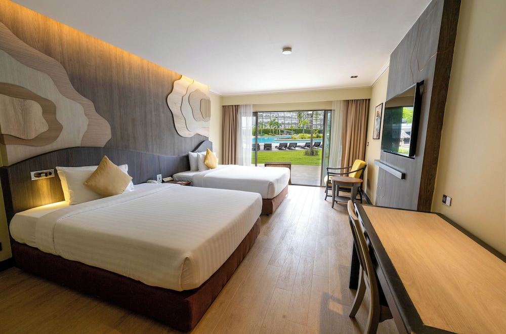 Amora Beach Resort Phuket — Hotel rooms in Bang Tao Beach, Phuket Province