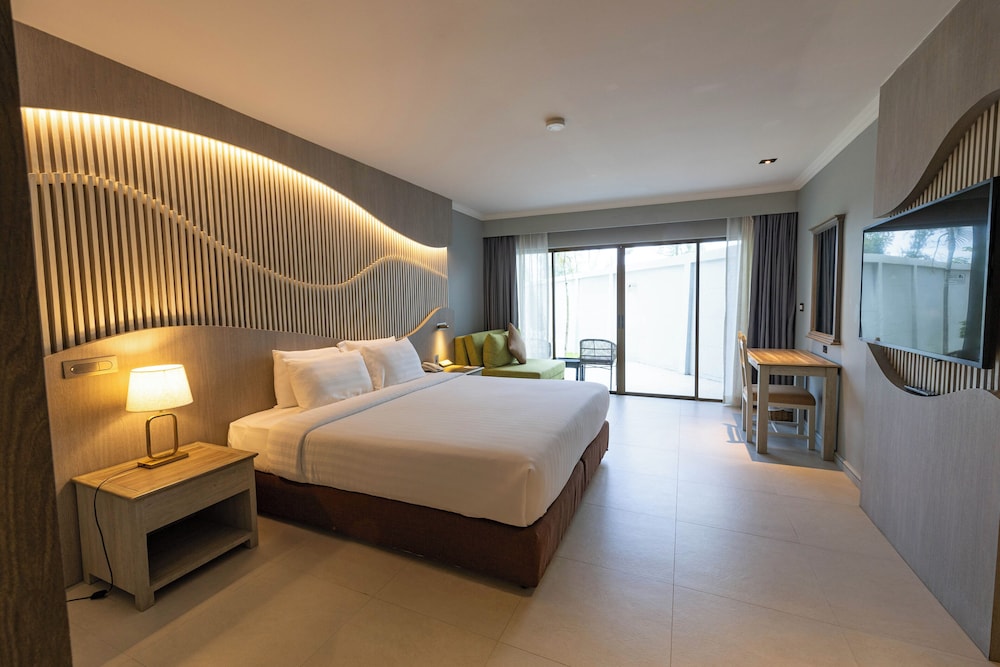Amora Beach Resort Phuket — Hotel rooms in Bang Tao Beach, Phuket Province
