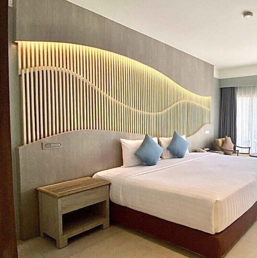 Amora Beach Resort Phuket — Hotel rooms in Bang Tao Beach, Phuket Province