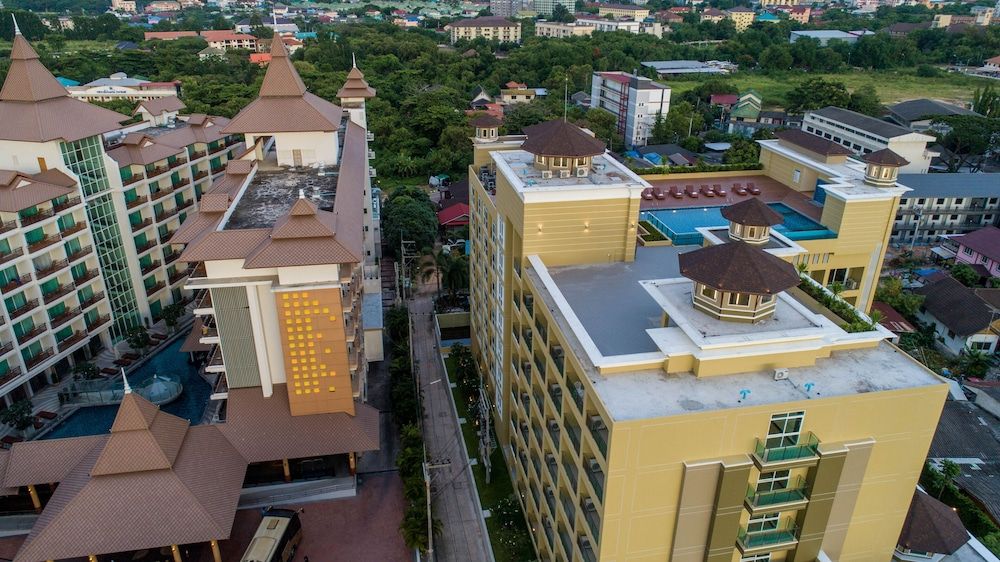 Crystal Palace Luxury Hotel