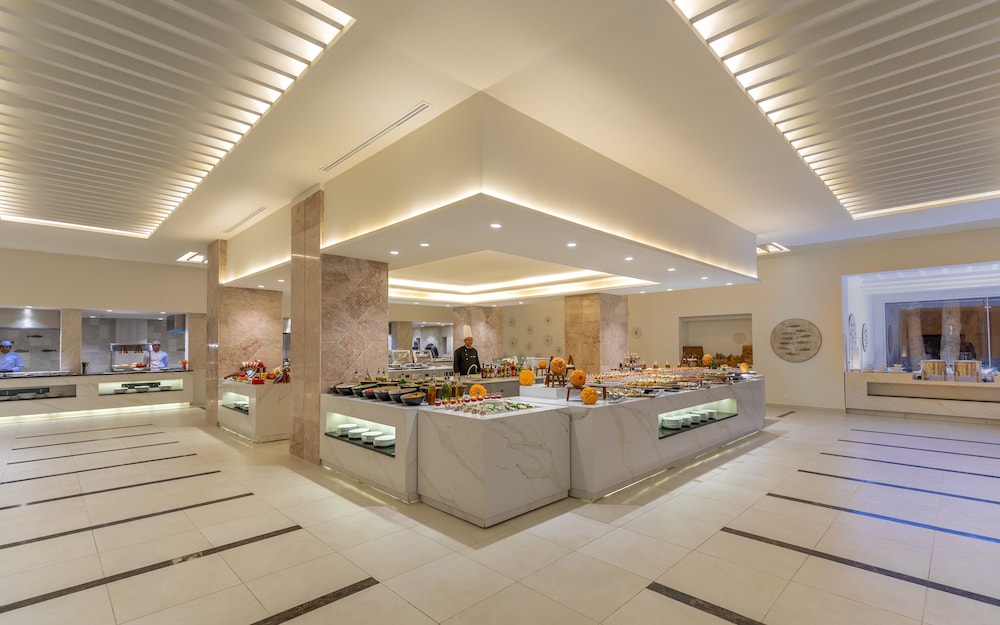 Royal Azur Thalassa — Restaurant & bars in Hammamet, Nabeul
