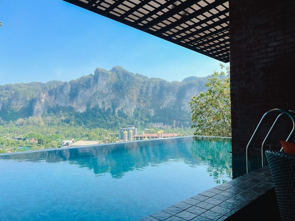 Ao Nang Phu Pi Maan Resort and Spa — Swimming pool in Ao Nang, Krabi