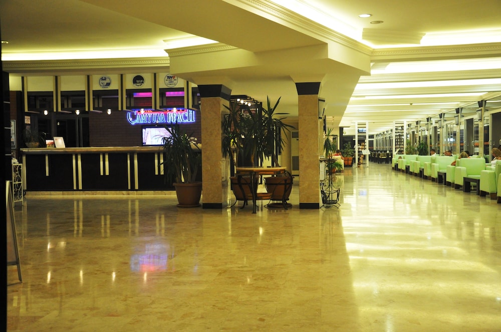 Hotel Camyuva Beach — Hotel building in Kemer