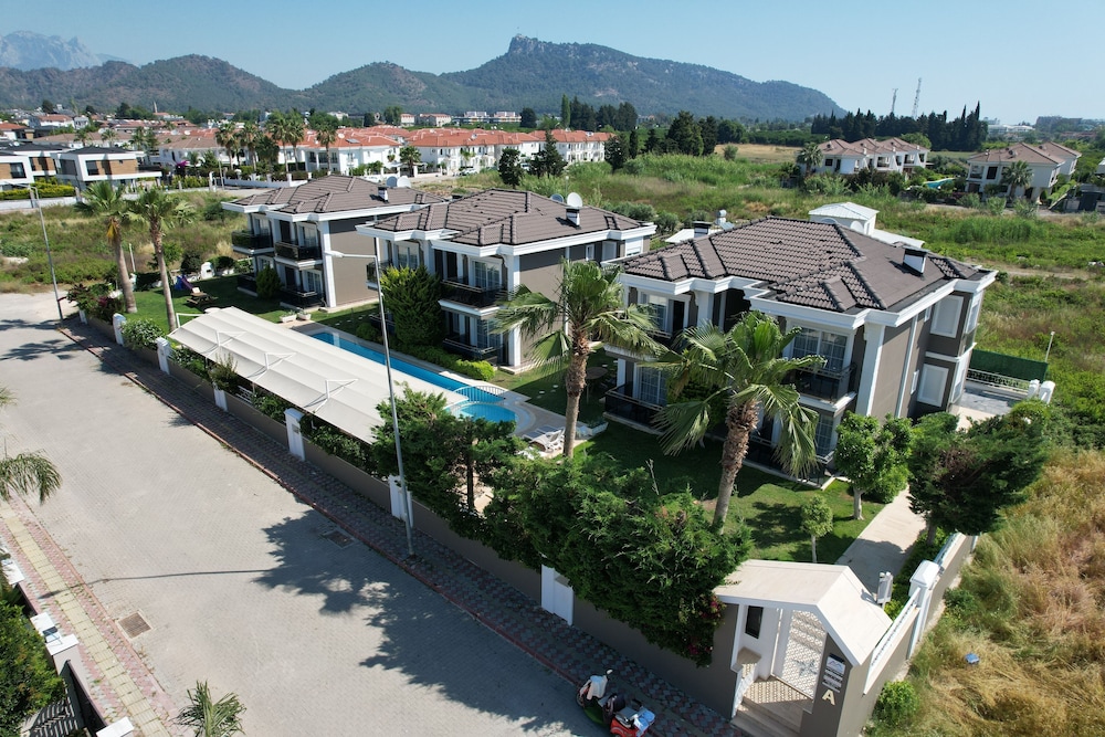 Hotel Camyuva Beach — Hotel building in Kemer