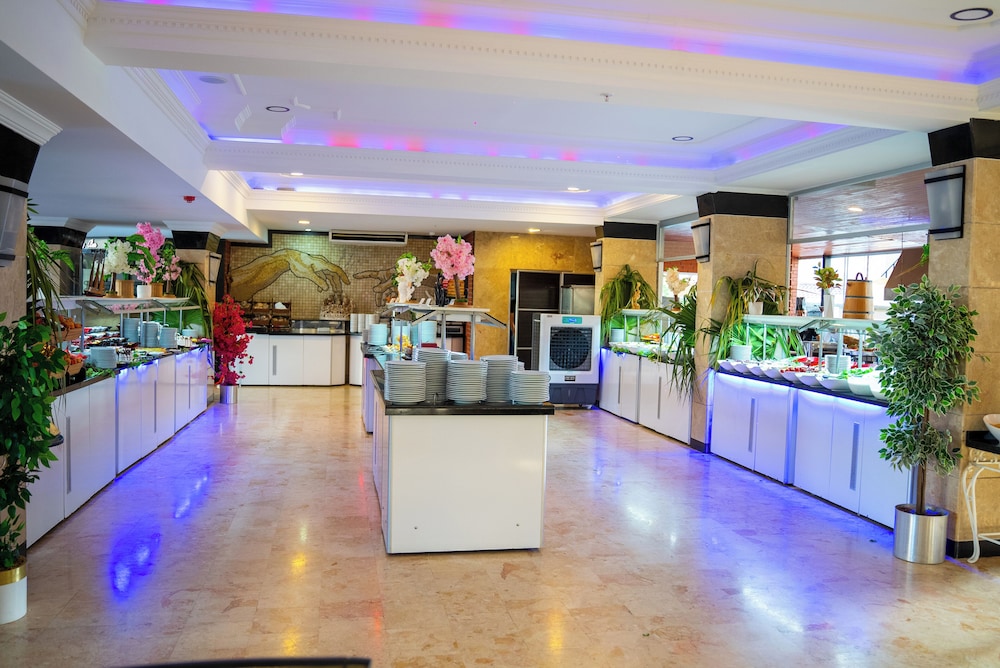 Hotel Camyuva Beach — Restaurant & bars in Kemer