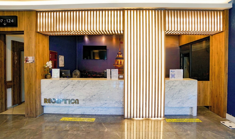 Istanbul Beach Hotel - All Inclusive — Hotel building in Kemer
