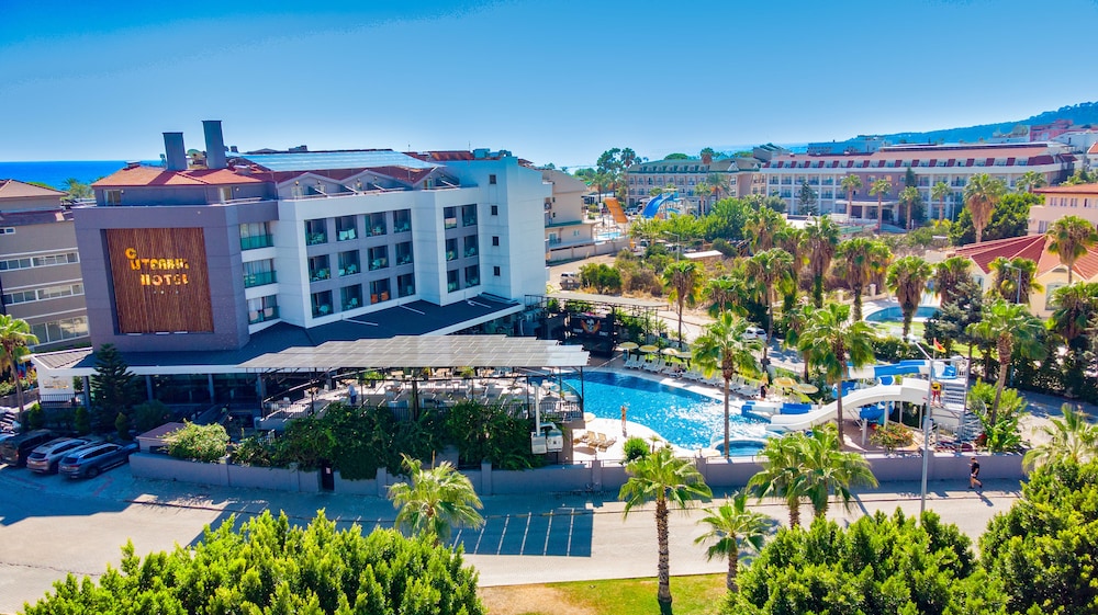 Istanbul Beach Hotel - All Inclusive — Swimming pool in Kemer