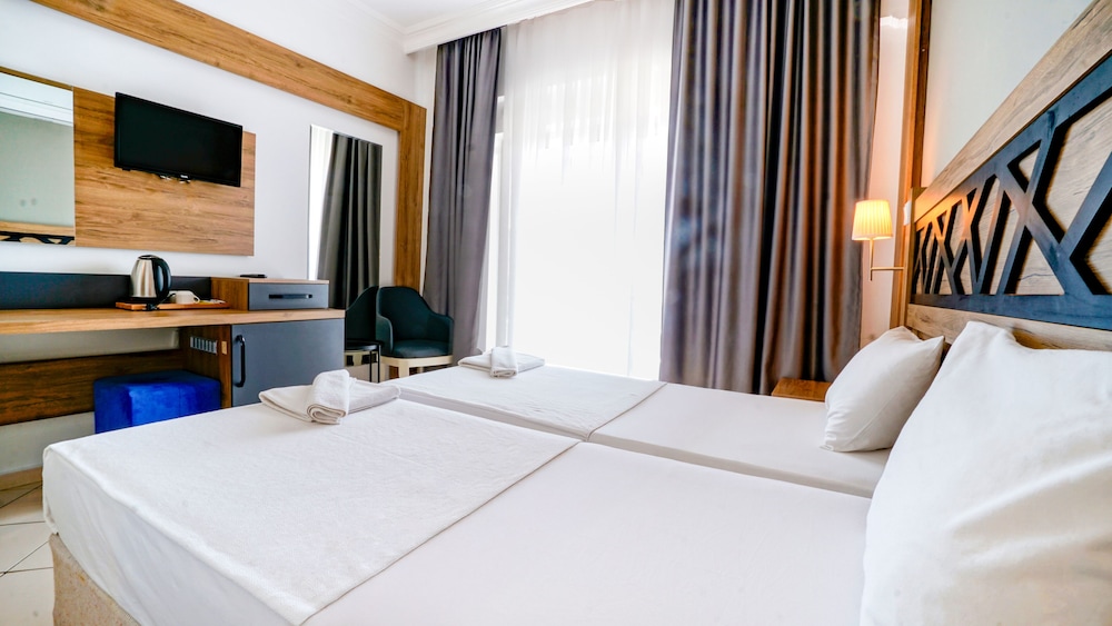 Istanbul Beach Hotel - All Inclusive — Hotel rooms in Kemer