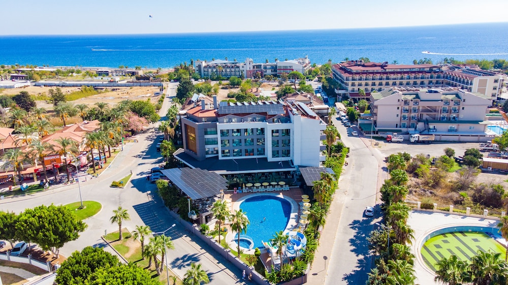 Istanbul Beach Hotel - All Inclusive — Main photo in Kemer