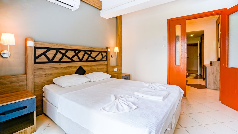 Istanbul Beach Hotel - All Inclusive — Hotel rooms in Kemer