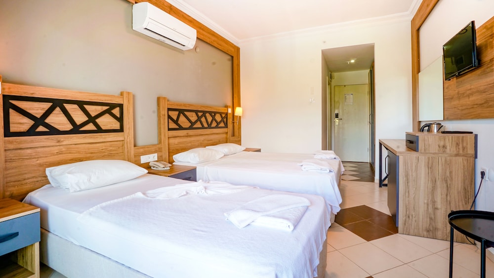 Istanbul Beach Hotel - All Inclusive — Hotel rooms in Kemer
