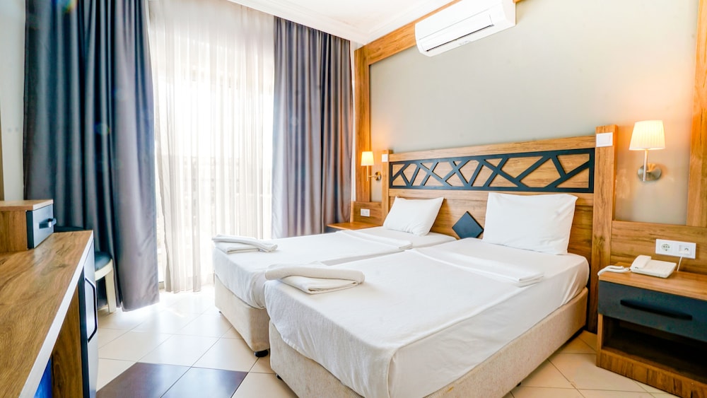 Istanbul Beach Hotel - All Inclusive — Hotel rooms in Kemer