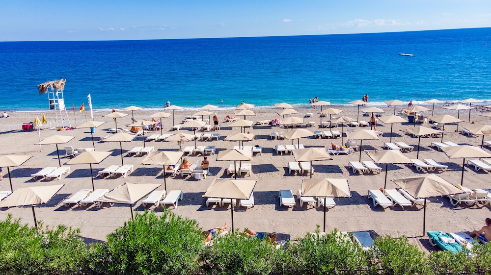 Istanbul Beach Hotel - All Inclusive — Beach in Kemer