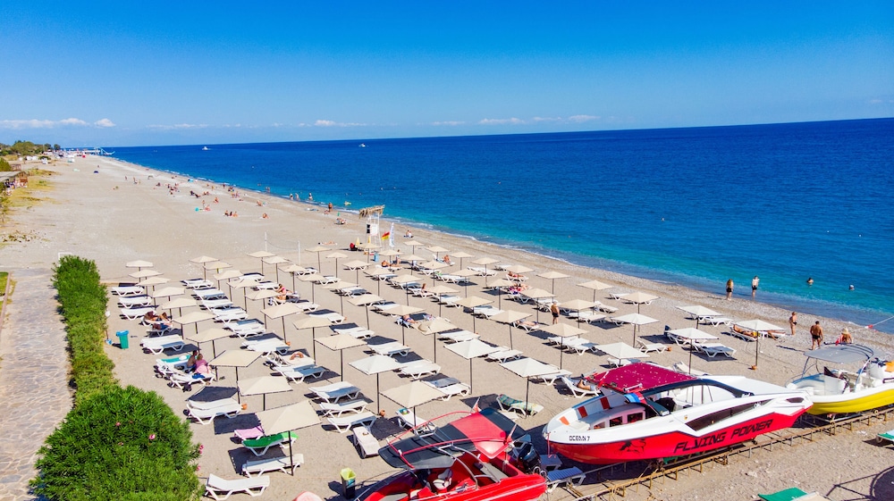 Istanbul Beach Hotel - All Inclusive — Beach in Kemer