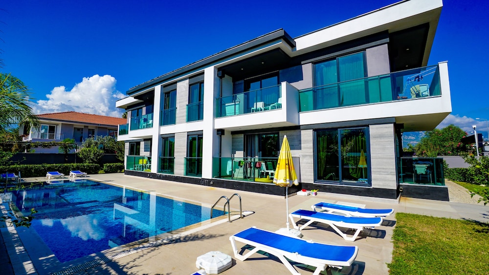 Istanbul Beach Hotel - All Inclusive — Hotel building in Kemer