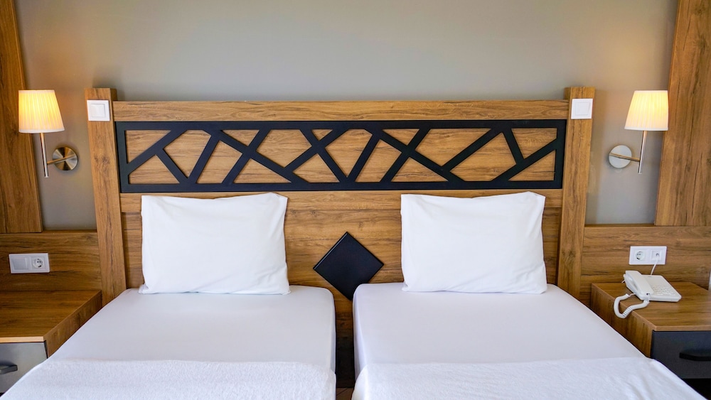 Istanbul Beach Hotel - All Inclusive — Hotel rooms in Kemer