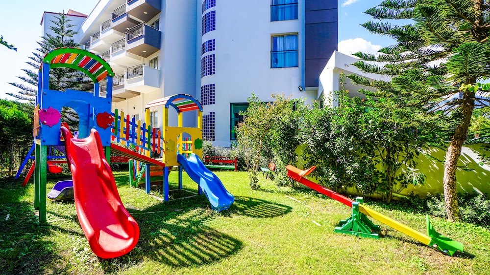 Istanbul Beach Hotel - All Inclusive — Attractions for children in Kemer