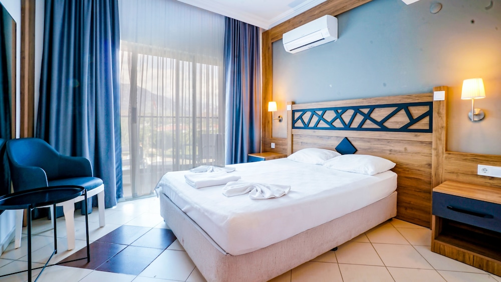 Istanbul Beach Hotel - All Inclusive — Hotel rooms in Kemer