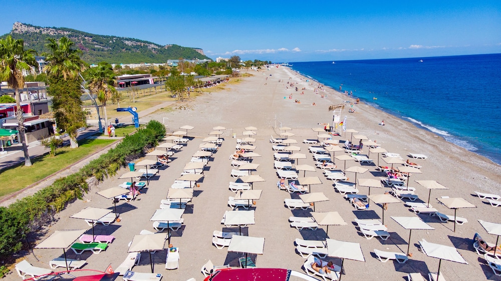 Istanbul Beach Hotel - All Inclusive — Beach in Kemer