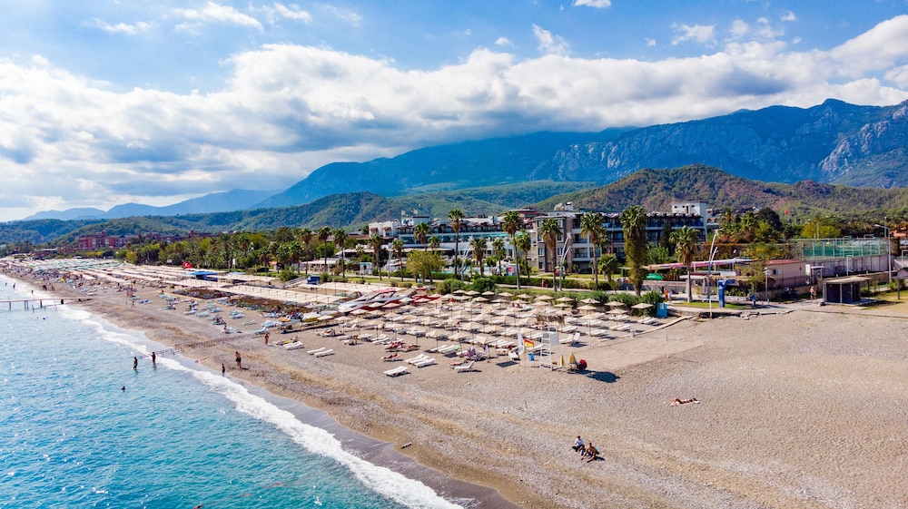 Istanbul Beach Hotel - All Inclusive — Beach in Kemer