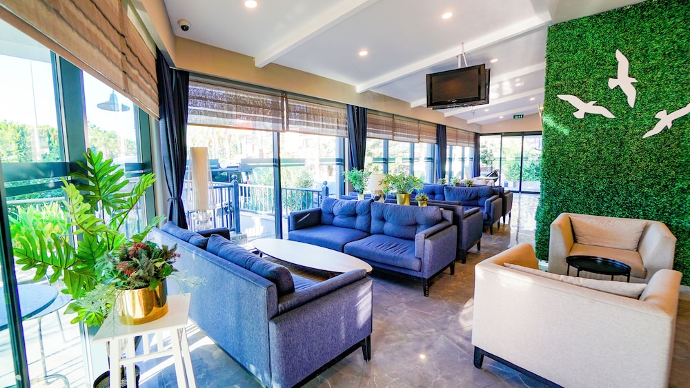 Istanbul Beach Hotel - All Inclusive — Hotel building in Kemer