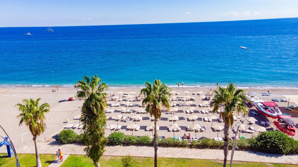 Istanbul Beach Hotel - All Inclusive — Beach in Kemer