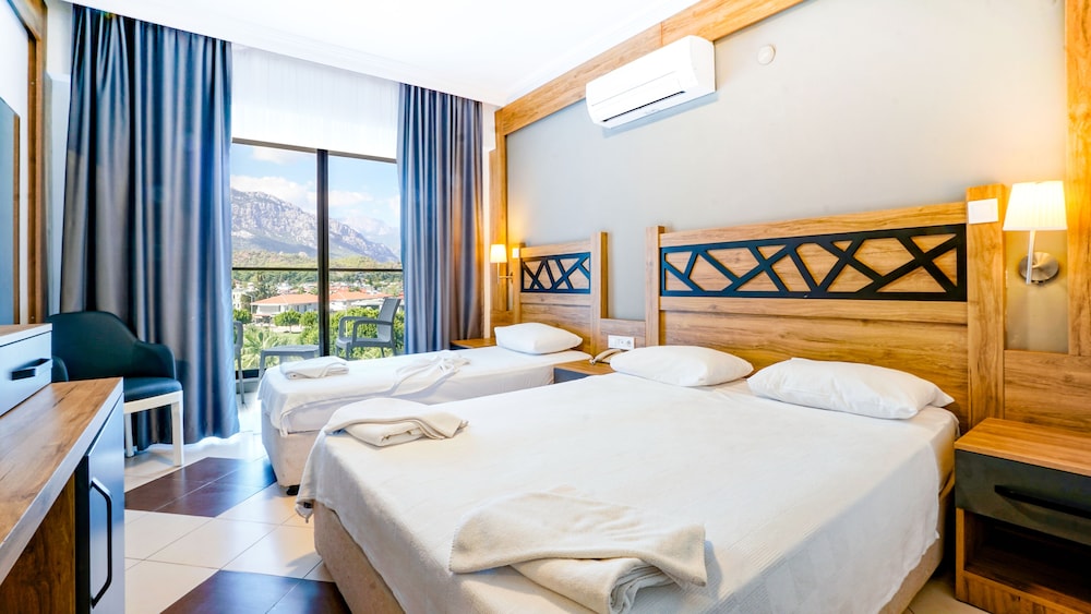 Istanbul Beach Hotel - All Inclusive — Hotel rooms in Kemer