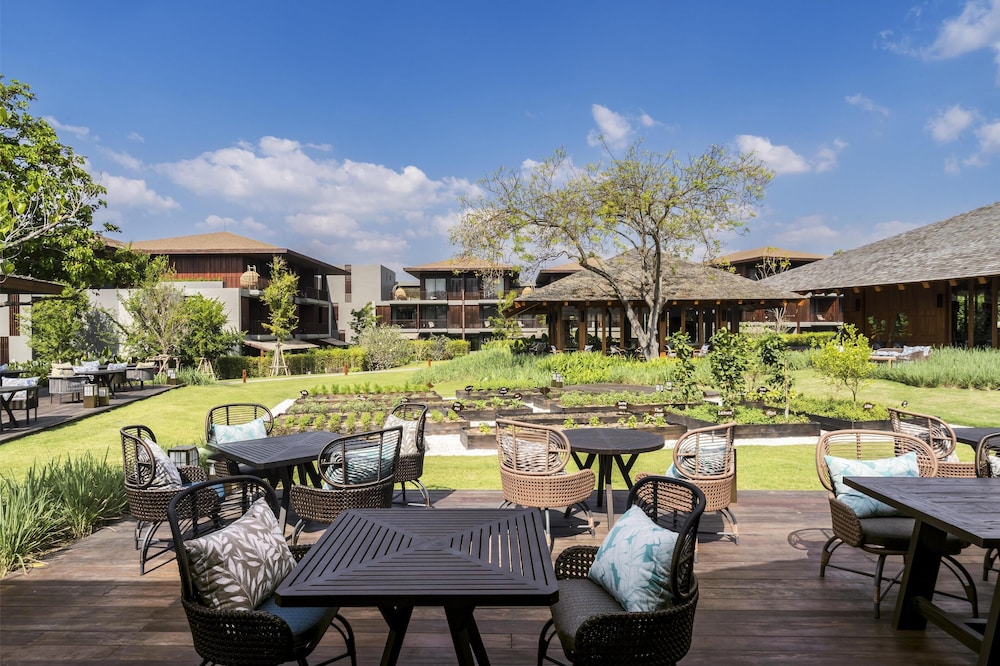 ANDAZ PATTAYA JOMTIEN BEACH, BY HYATT — Restaurant & bars in Sattahip, Chonburi