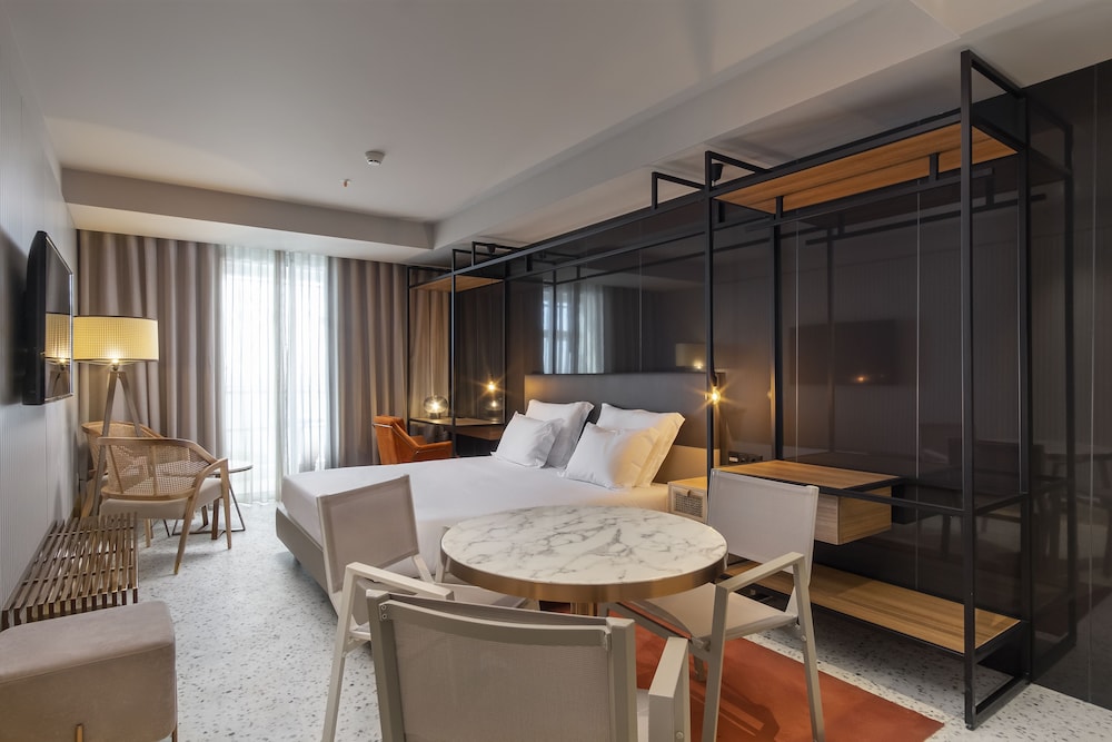 NEXT - Savoy Signature — Hotel rooms in Funchal, Madeira