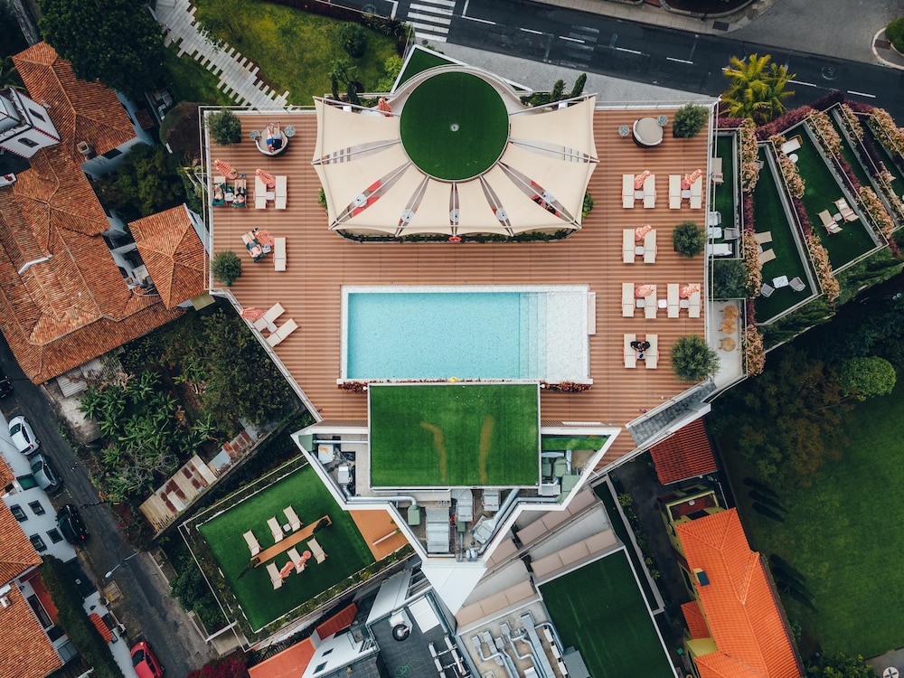 NEXT - Savoy Signature — Hotel building in Funchal, Madeira