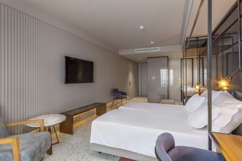 NEXT - Savoy Signature — Hotel rooms in Funchal, Madeira