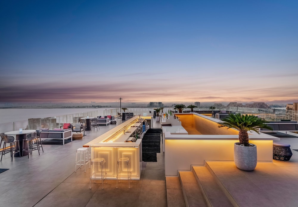 Mövenpick Resort Al Marjan Island — Restaurant & bars in Ras al Khaimah