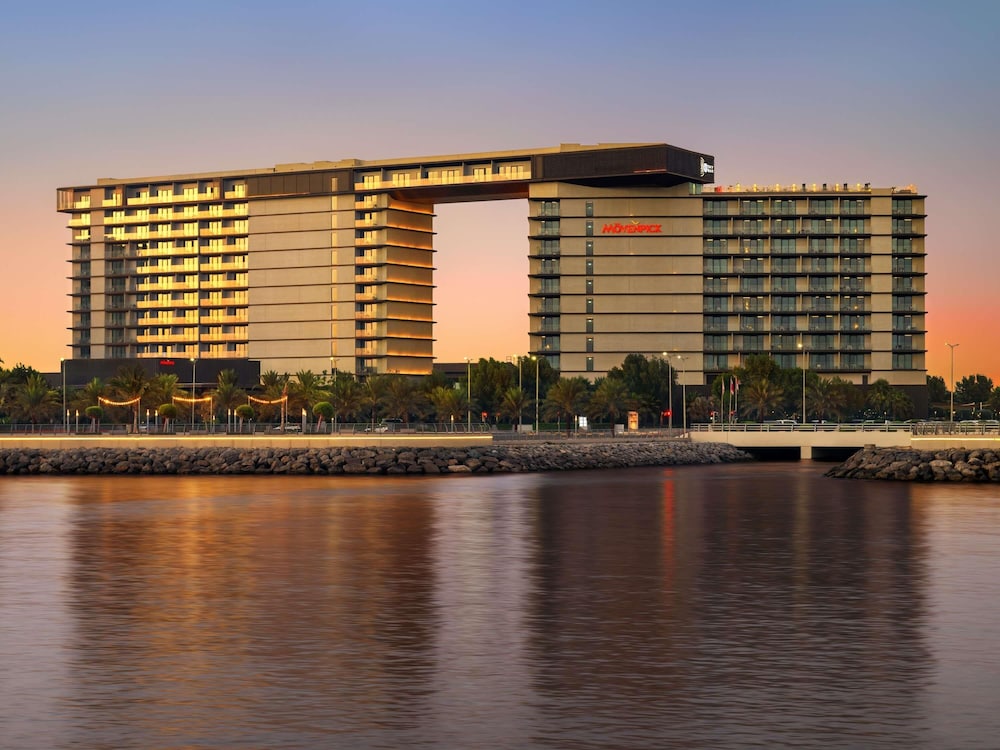 Mövenpick Resort Al Marjan Island — Hotel building in Ras al Khaimah