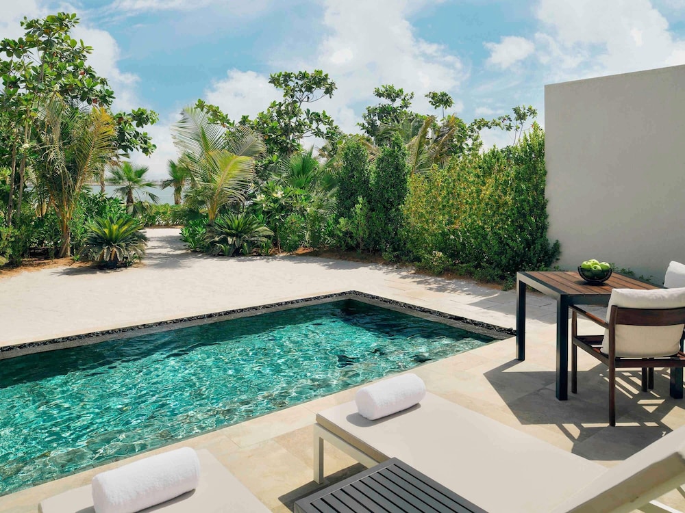 Mövenpick Resort Al Marjan Island — Swimming pool in Ras al Khaimah