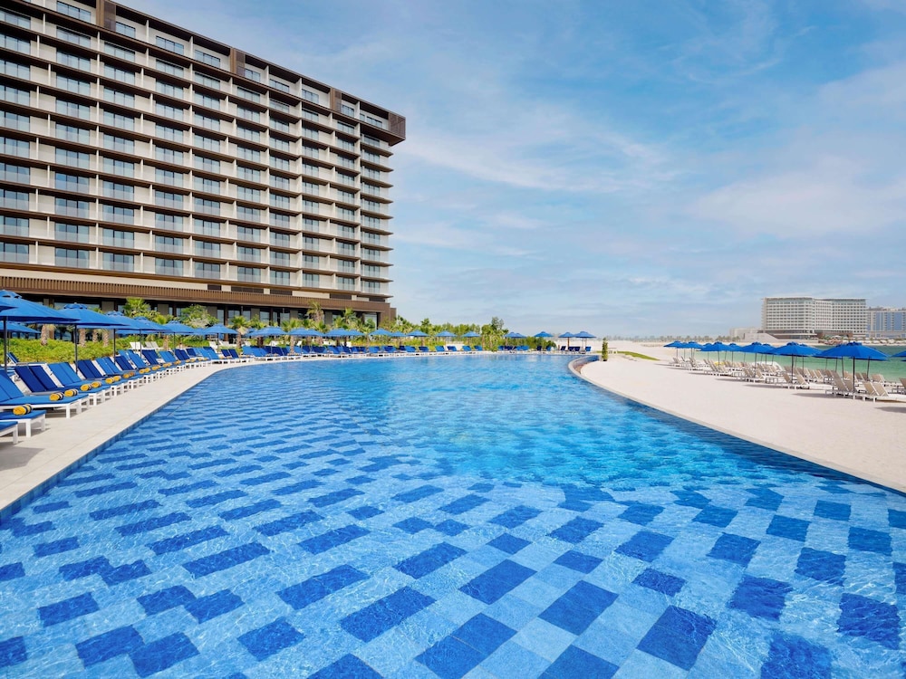 Mövenpick Resort Al Marjan Island — Swimming pool in Ras al Khaimah