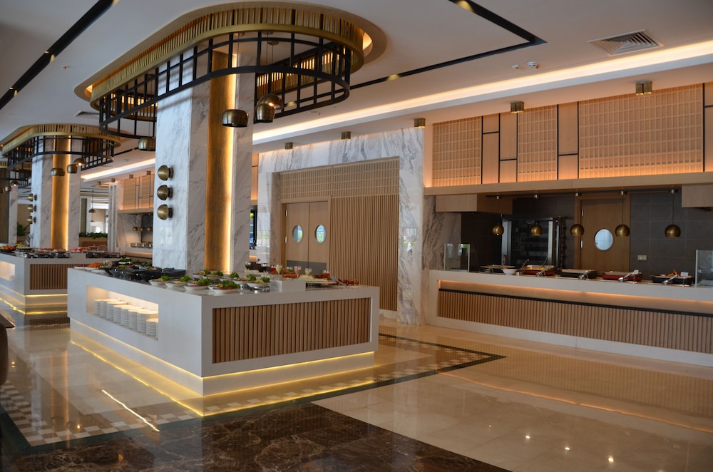 Sunland Resort Beldibi - All inclusive — Restaurant & bars in Kemer