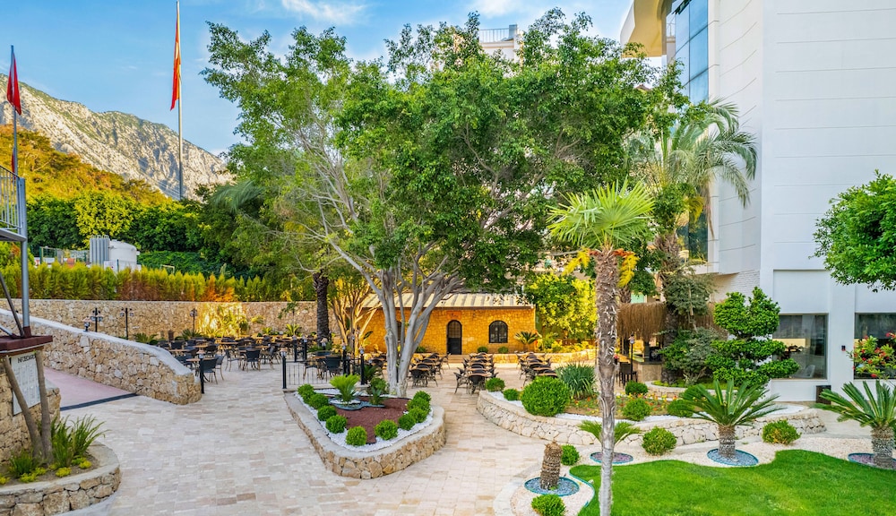 Sunland Resort Beldibi - All inclusive — Hotel building in Kemer