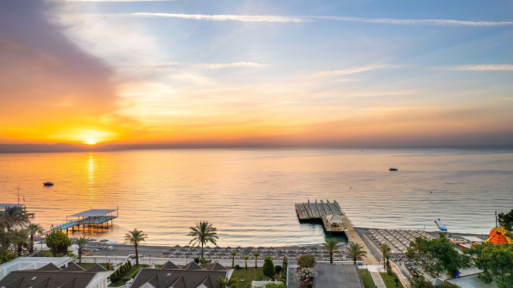 Sunland Resort Beldibi - All inclusive — Beach in Kemer