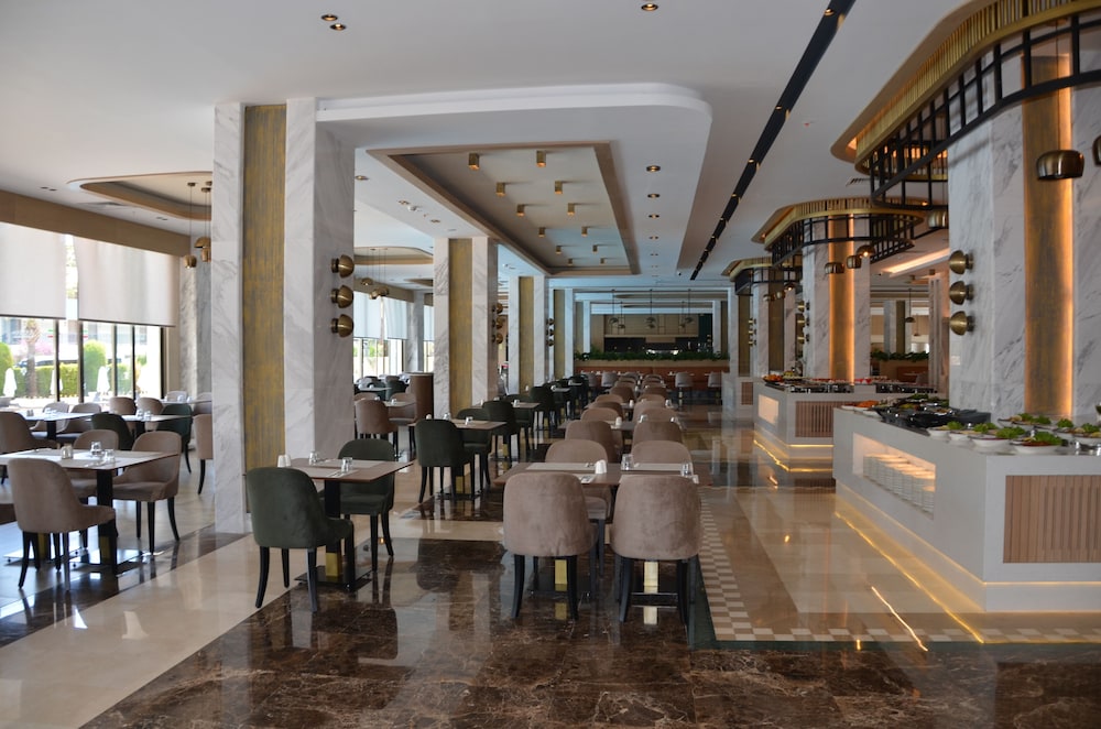 Sunland Resort Beldibi - All inclusive — Restaurant & bars in Kemer