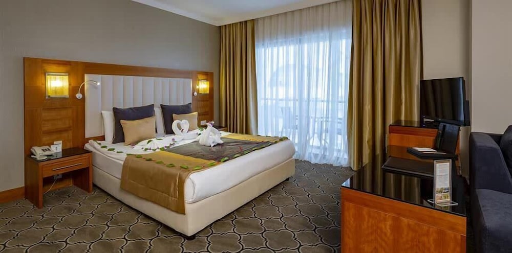 Sunland Resort Beldibi - All inclusive — Hotel rooms in Kemer
