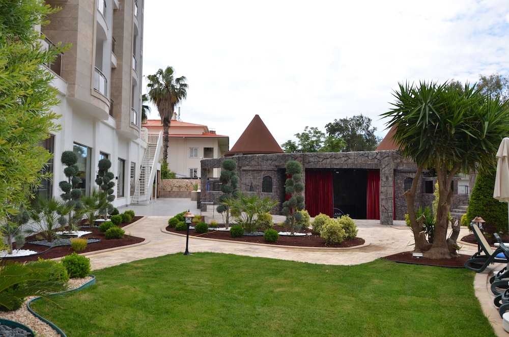 Sunland Resort Beldibi - All inclusive — Hotel building in Kemer