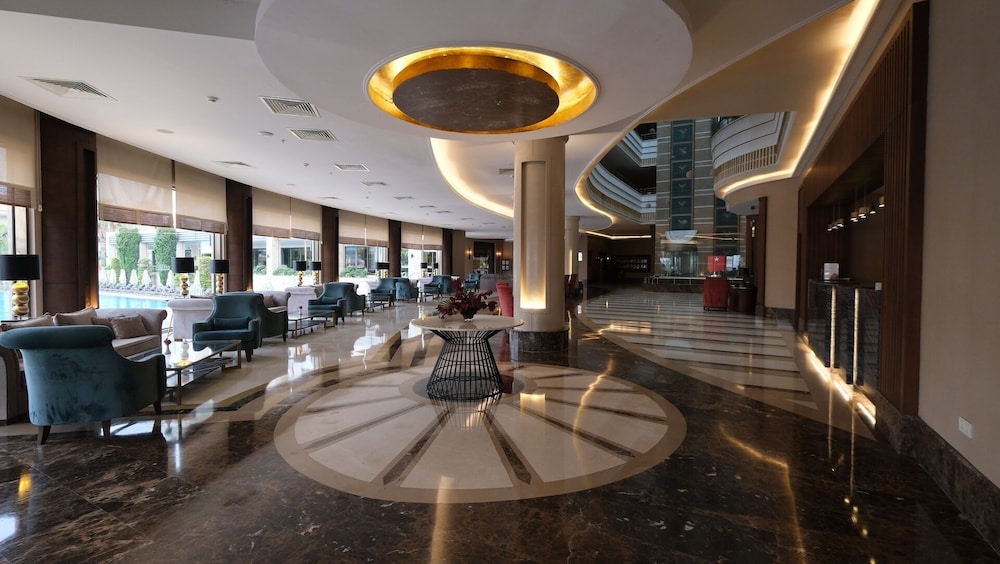 Sunland Resort Beldibi - All inclusive — Hotel building in Kemer