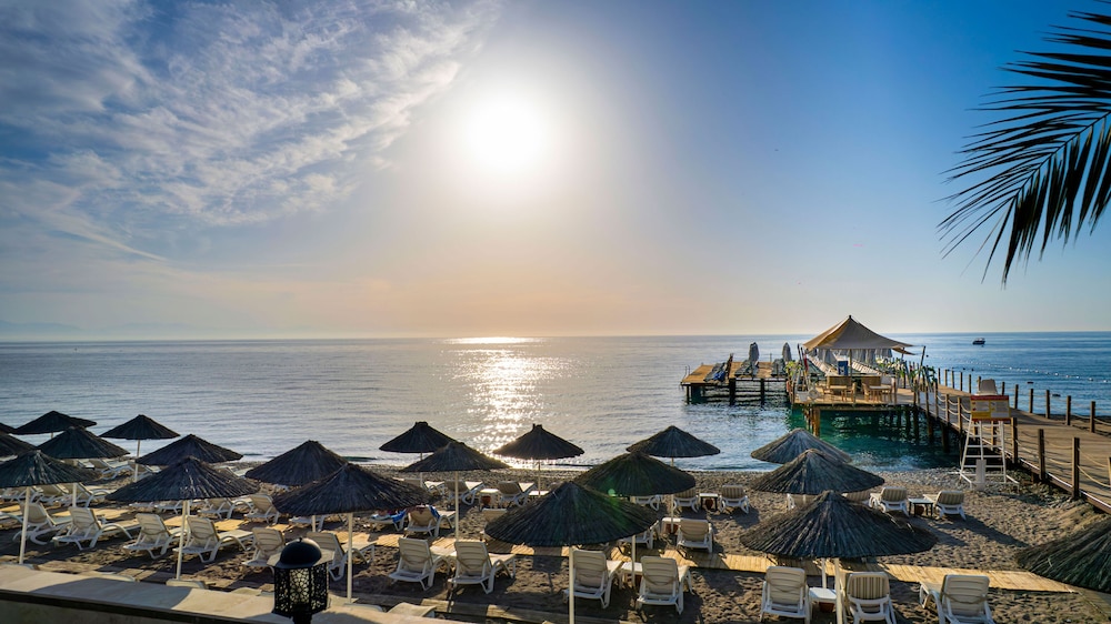 Sunland Resort Beldibi - All inclusive — Beach in Kemer