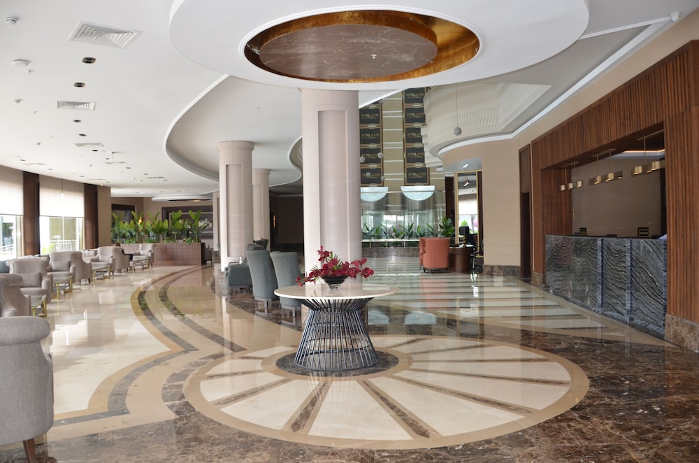 Sunland Resort Beldibi - All inclusive — Hotel building in Kemer