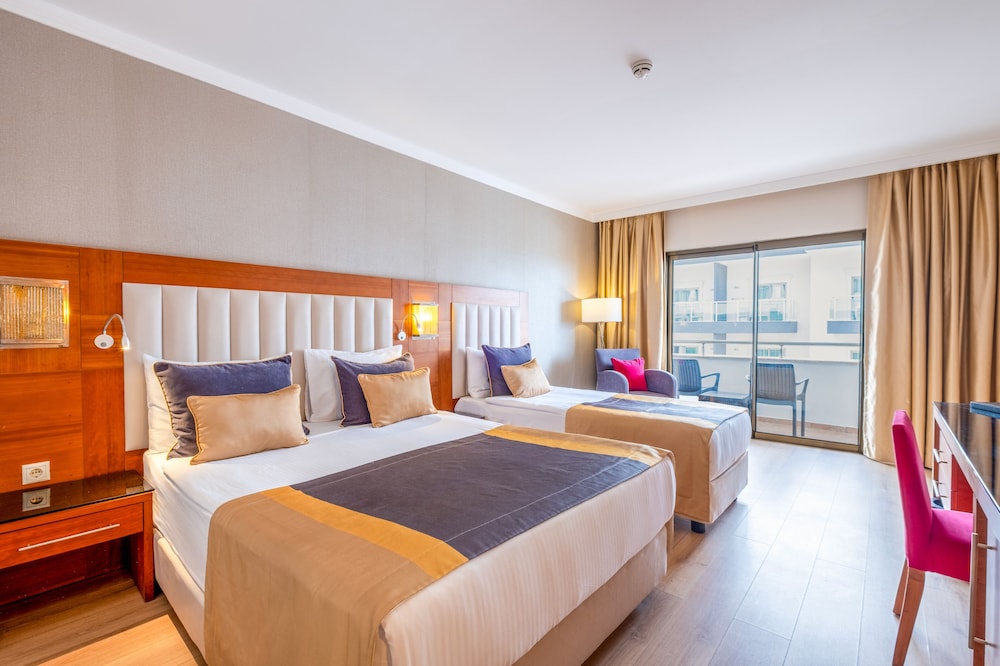 Sunland Resort Beldibi - All inclusive — Hotel rooms in Kemer
