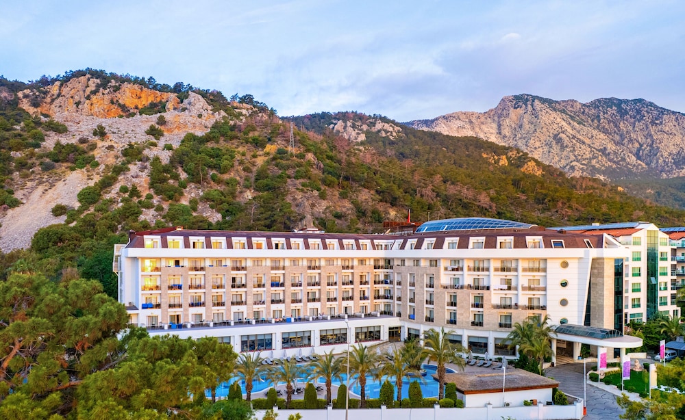 Sunland Resort Beldibi - All inclusive — Hotel building in Kemer