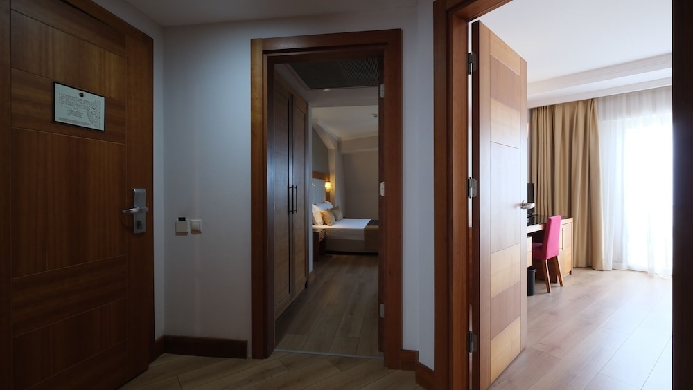 Sunland Resort Beldibi - All inclusive — Hotel rooms in Kemer