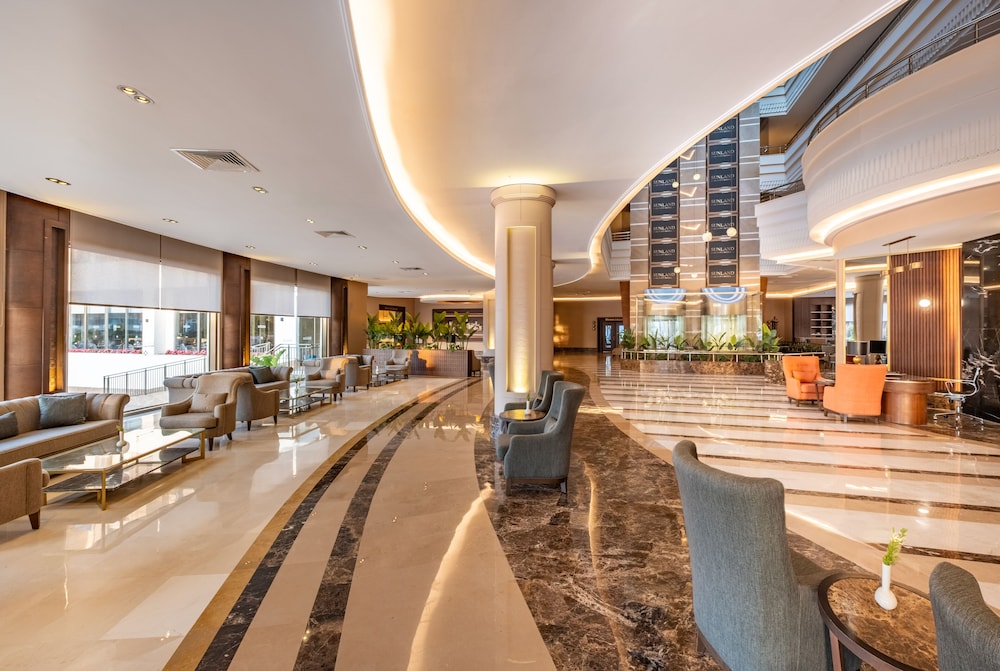 Sunland Resort Beldibi - All inclusive — Hotel building in Kemer