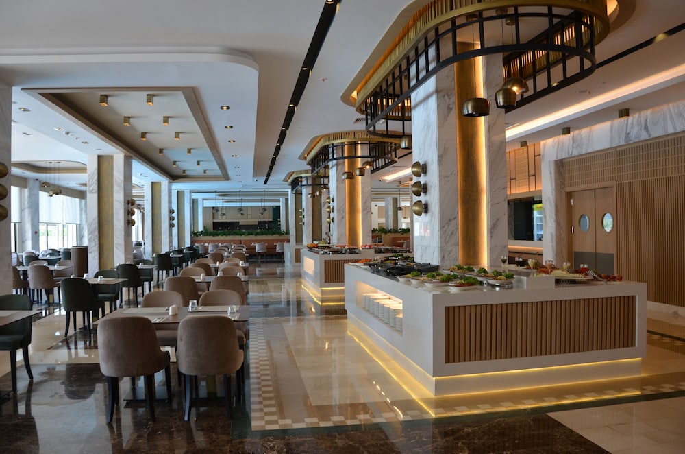 Sunland Resort Beldibi - All inclusive — Restaurant & bars in Kemer