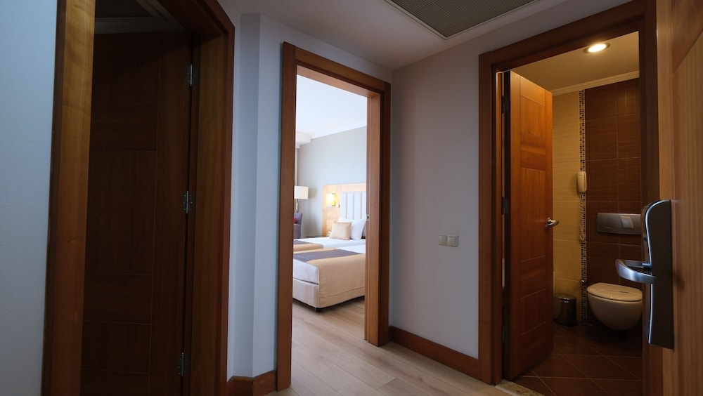 Sunland Resort Beldibi - All inclusive — Hotel rooms in Kemer